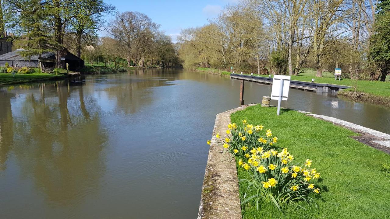 River Nene Cottages Water Newton Экстерьер фото