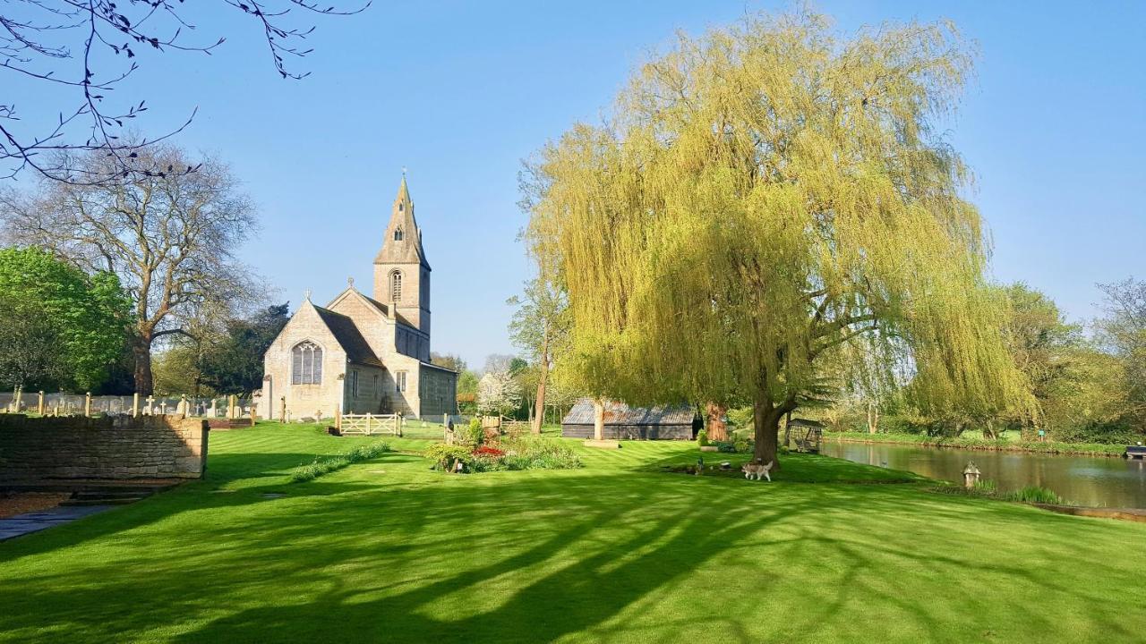 River Nene Cottages Water Newton Экстерьер фото