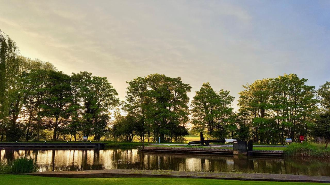 River Nene Cottages Water Newton Экстерьер фото
